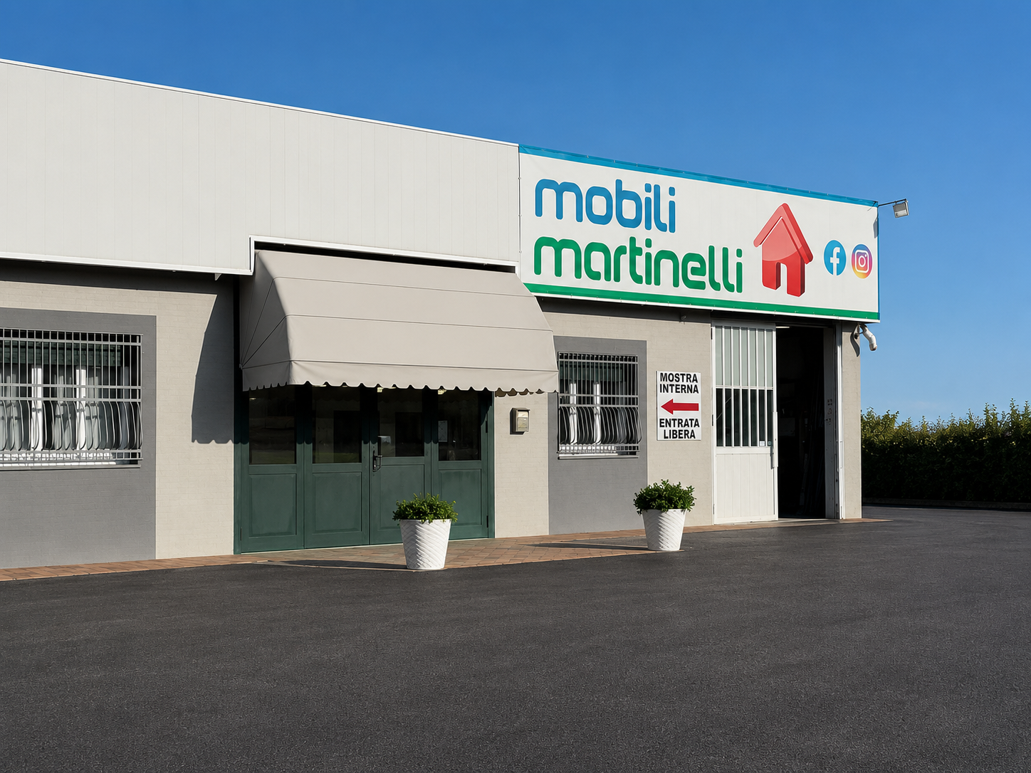 L'esterno dello showroom Mobili Martinelli a Mirabello